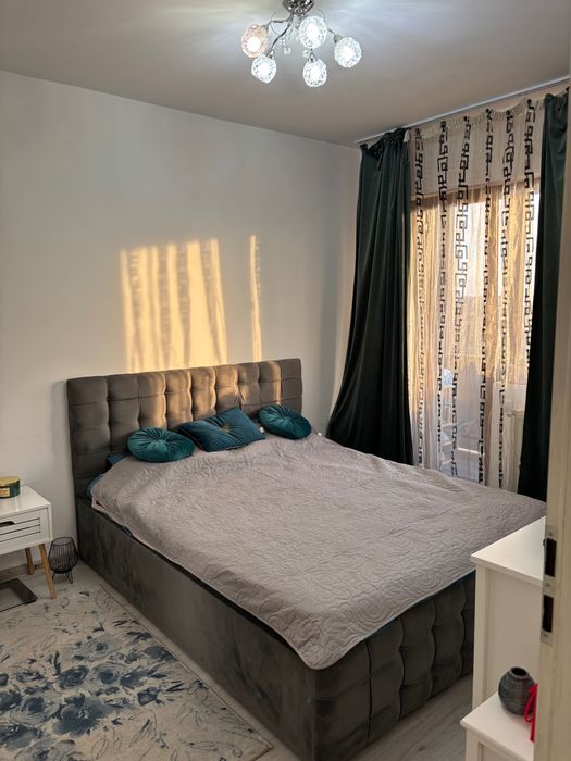 Vand apartament in vila cu curte proprie