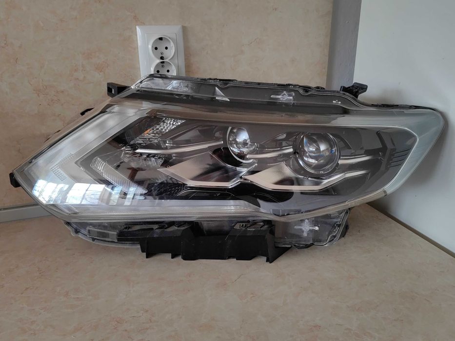 Фар Nissan X-Trail LED ляв / Фар Nissan X trail Оригинален