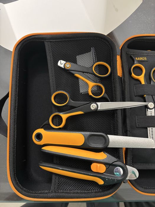 Trusa canina Fiskars
