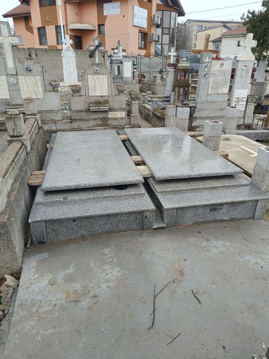 CAVOURI de Vânzare cu 2 sau 4 locuri,Cimitirul Sf Gheorghe, DROBETA