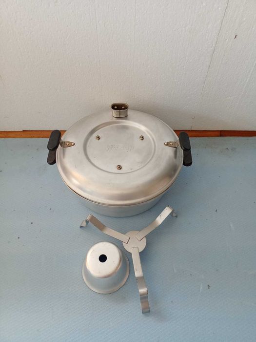 Електрически тенджери,българскиНови и втора от соца.