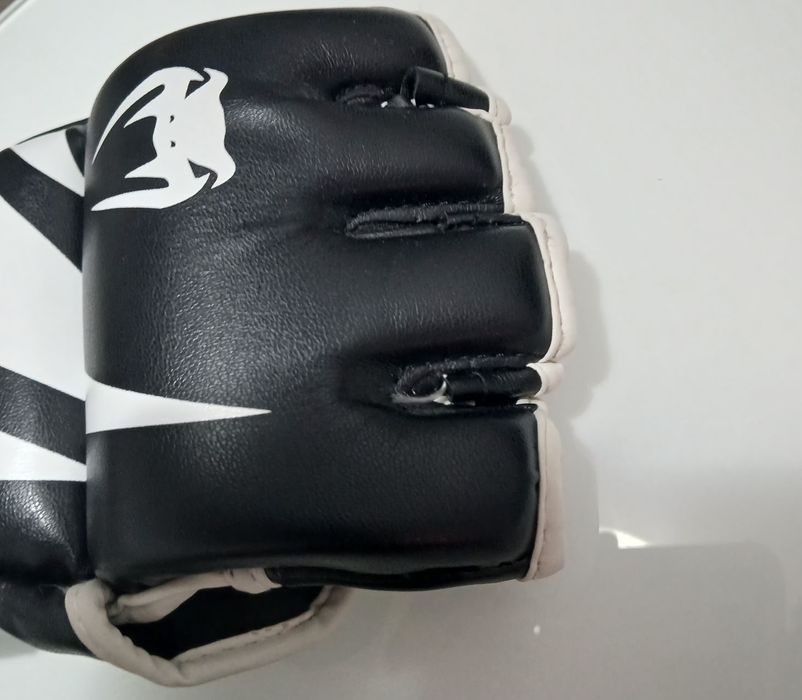 Mănuși MMA Venom Challenger Gloves Fabricaț Hong Kong