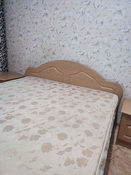 Кровать двухспальная с матрасом