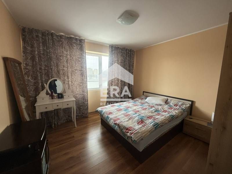 Просторен четиристаен апартамент в санирана жилищна сграда, ж.к. Родинa