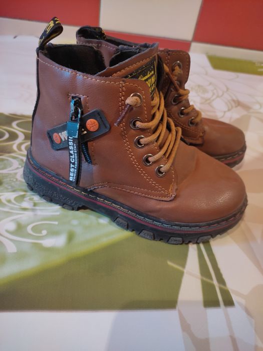 Продам детские сапоги