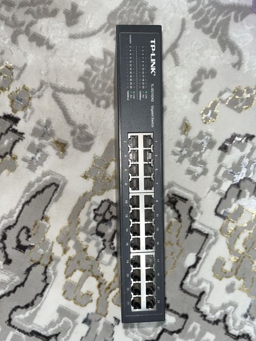TP-LINK TL-SG1024D черный