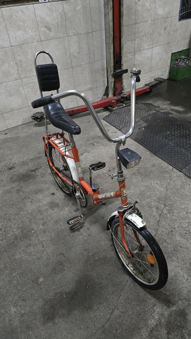 Балканче със спукани гуми