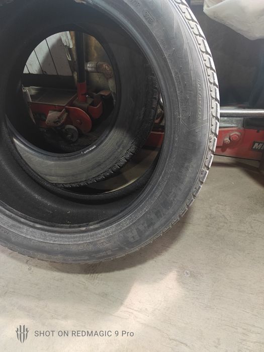 Продаю шины пару Goodyear