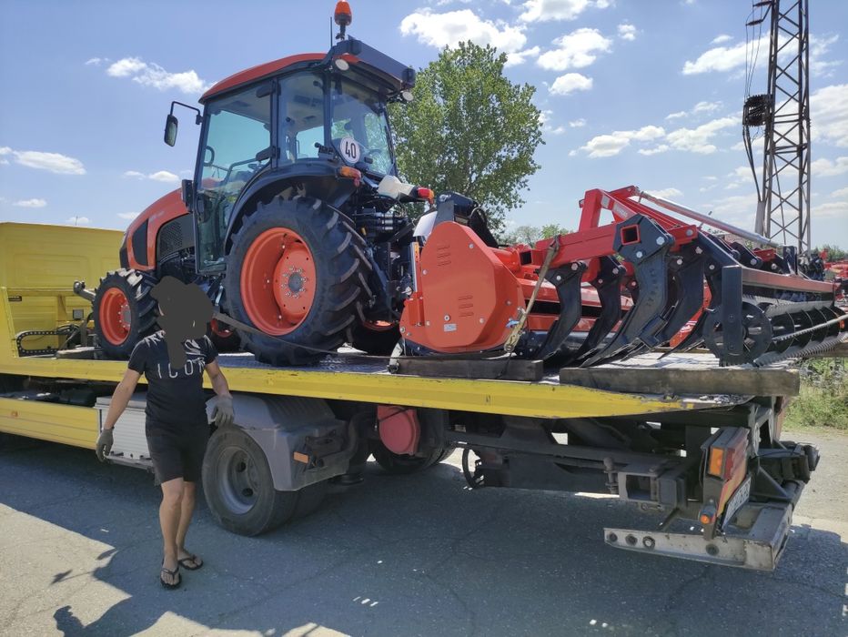Услуги с трактор , багер и самосвал.