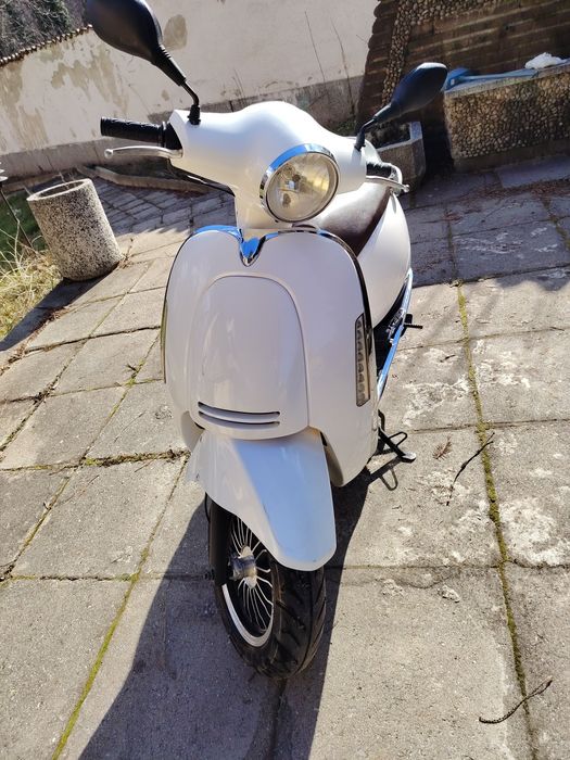 Скутер 125 кубика /регистриран/