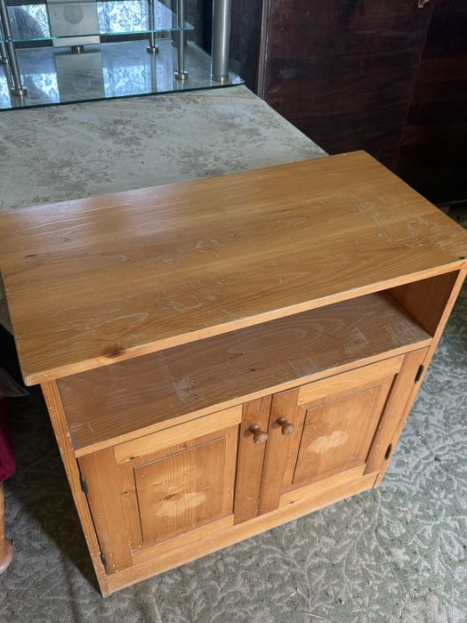 Comodă compactă din lemn de pin