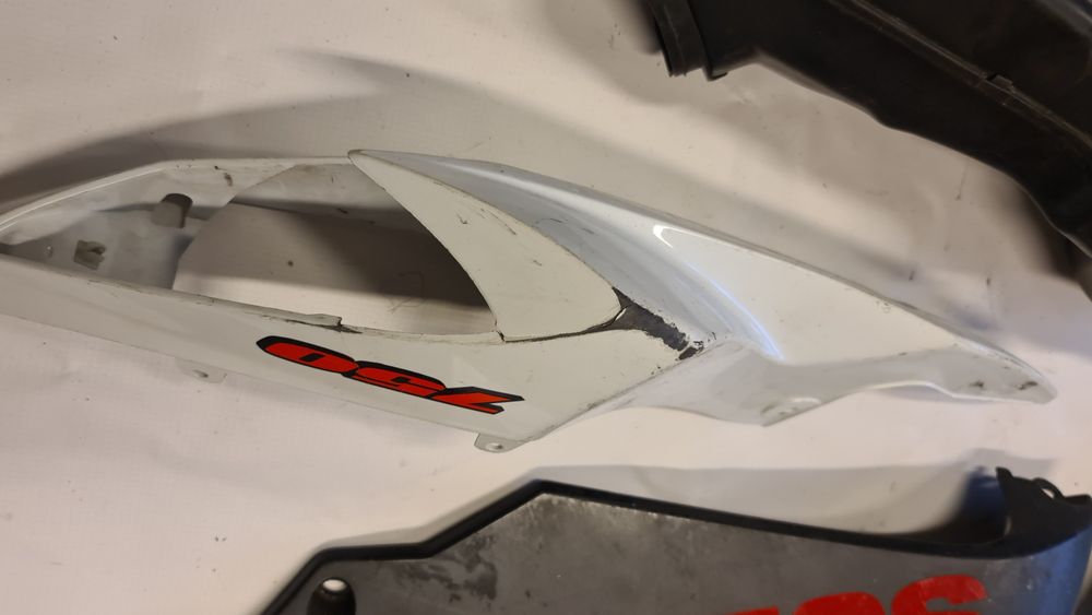 Suzuki GSXR 600 750  Carene   ram Air dreapta galerie evacuare