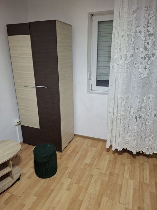 Închiriez garsoniera