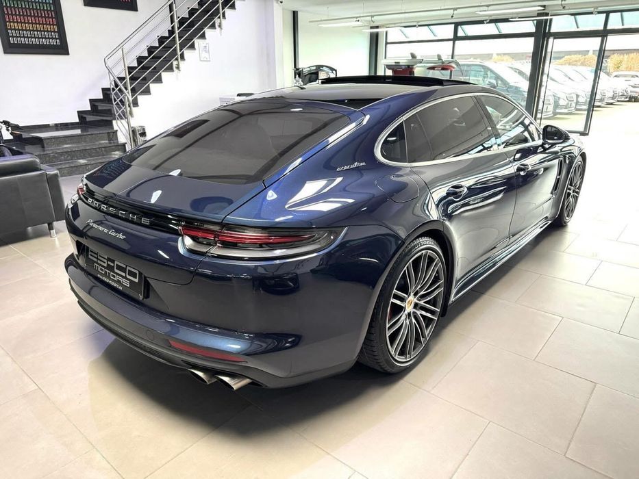 Porsche Panamera Turbo Executive ( Long ) / V8 Bi-turbo