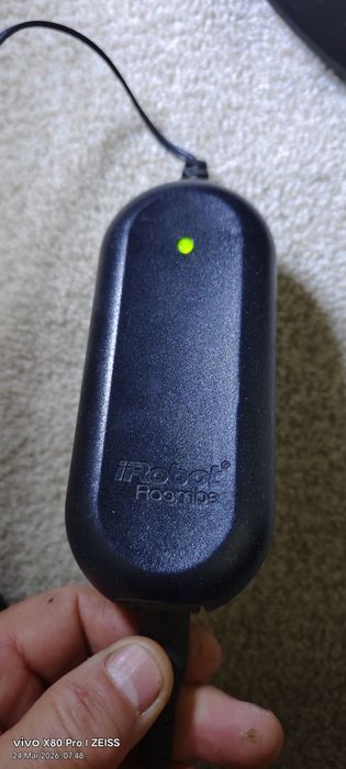 Irobot roomba  681  cu telecomanda și alimentatoare