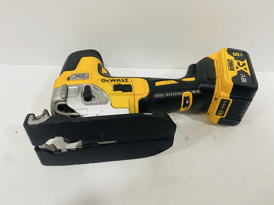 Dewalt ferastrau pendular DCS 335