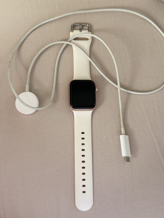 Apple Watch SE 40mm Gold Aluminum