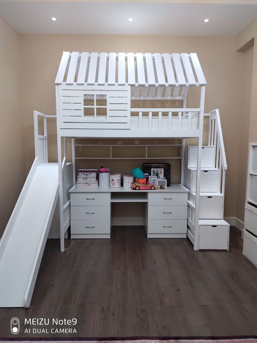 Мебель из массива дерева.