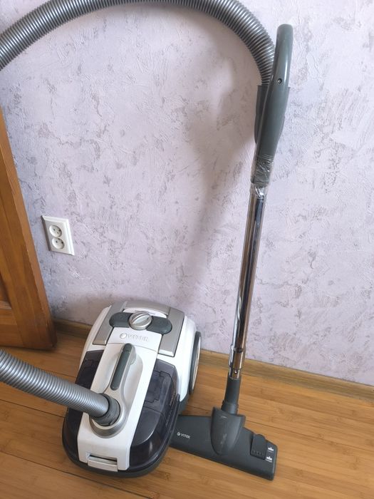 Пылесос,с аквафильтром ,насадки