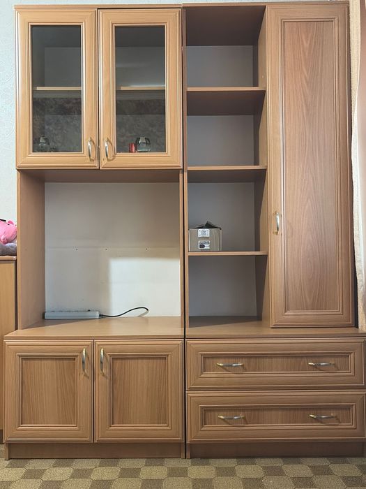 Продалась шкаф стенку