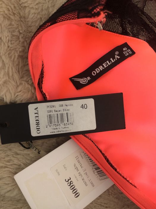 Продам вечернее плаите на той .