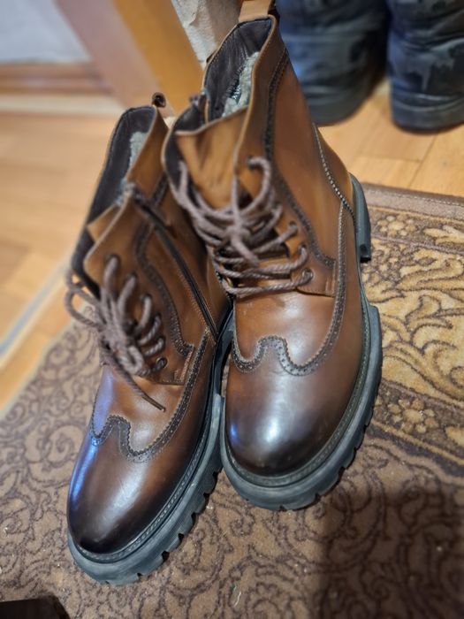 Продам ботинки женские