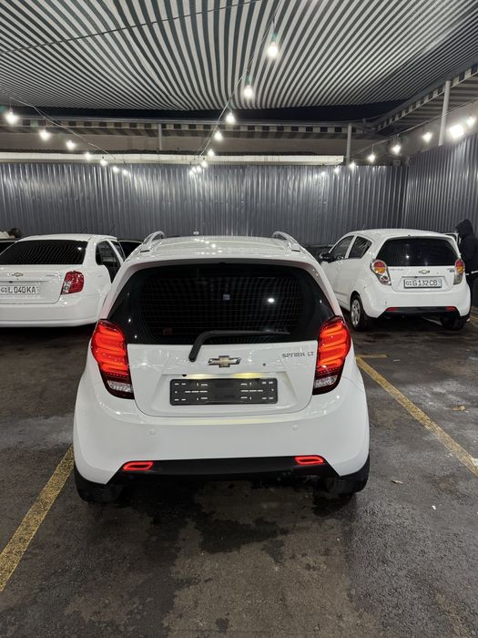 Qarab yurilgan moshina