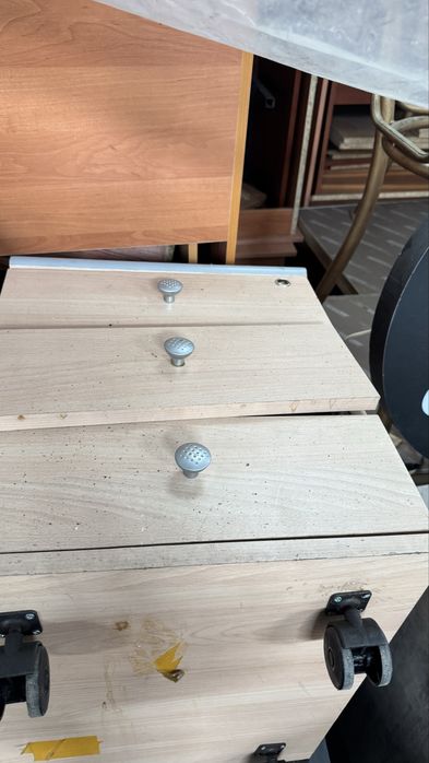 Столы, тумбы, офисные шкафы