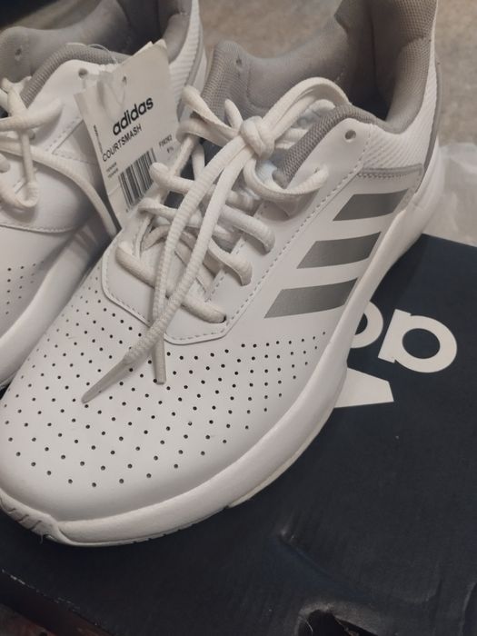 Дамски маратонки Адидас нови 70лв
