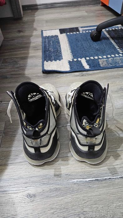 Lebron 19 Alb / Negru / Aur Metalizat