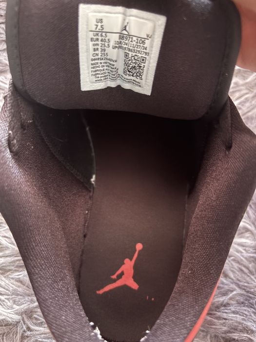 Jordan 1 low SE