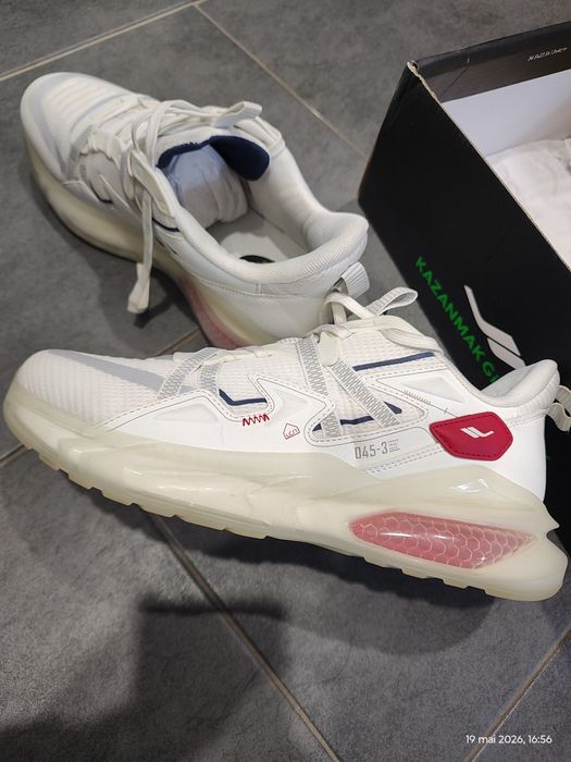Adidași Lescon AirFoam Mercury