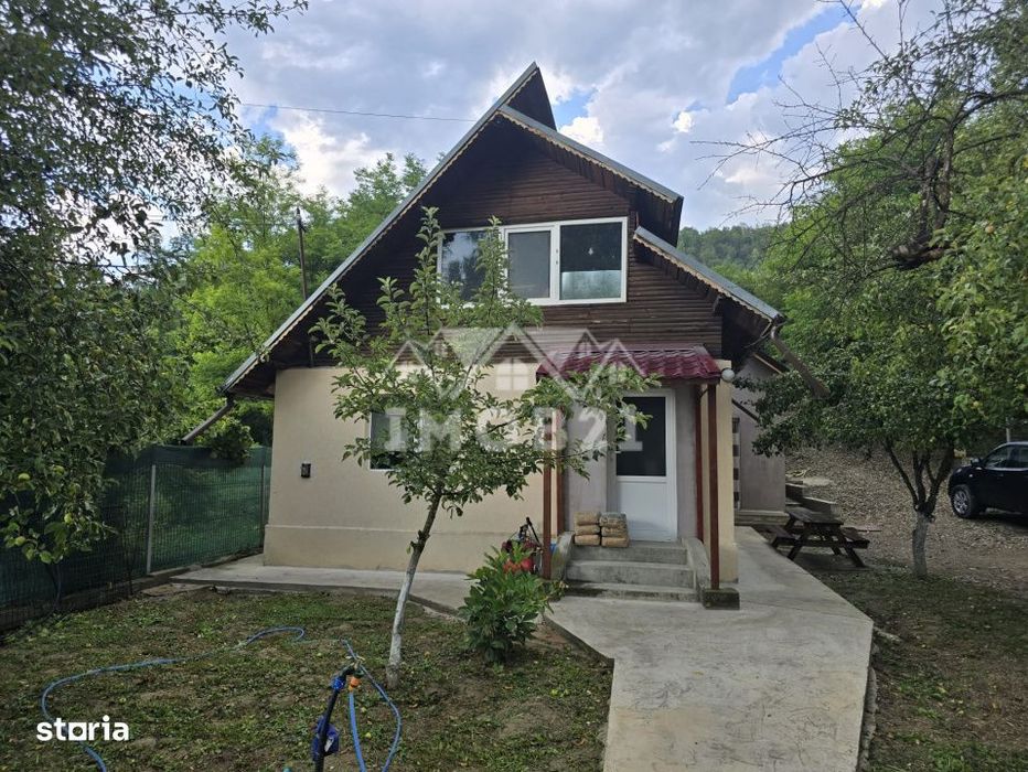 Vanzare Casa cu 3 camere si teren de 4000 mp in Soimari-Prahova