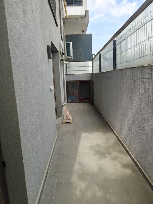 Apartament 2 camere, modern, loc de parcare privat, Craiovita noua.