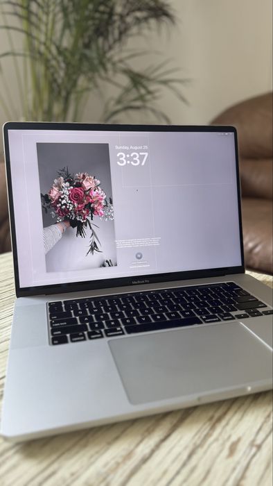 Продавам MacBook Pro 16” – Core i9, 16GB RAM, AMD 5500M