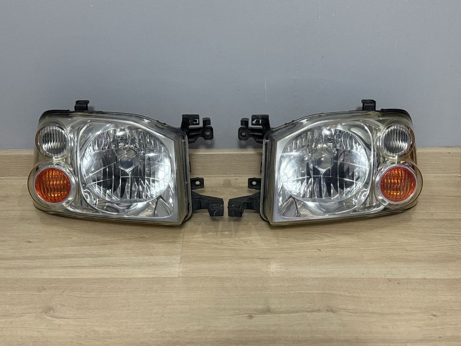 Передние фары на Nissan Navara D22 нисан навара