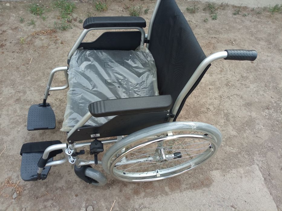 Продам инвалидную коляску в упаковке.