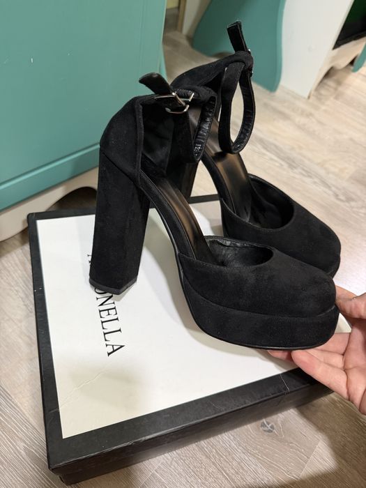 Замшевое туфли.