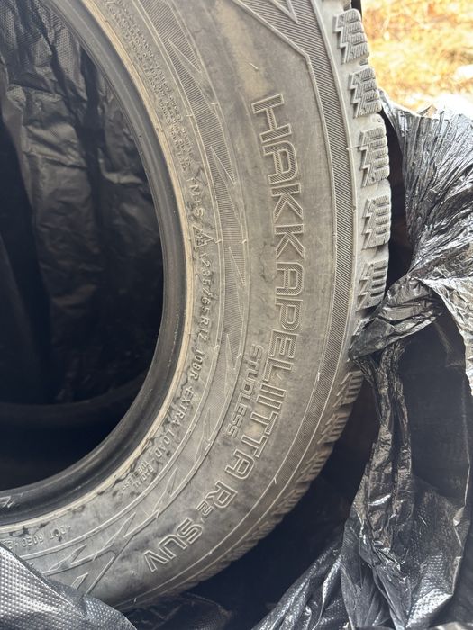 Продам шины размер 235/65/17 б/у