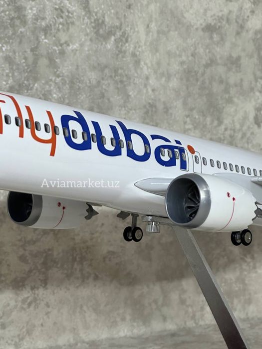 Самолет модель (BOEING-737-MAX Fly Dubai) с Led подсветкой