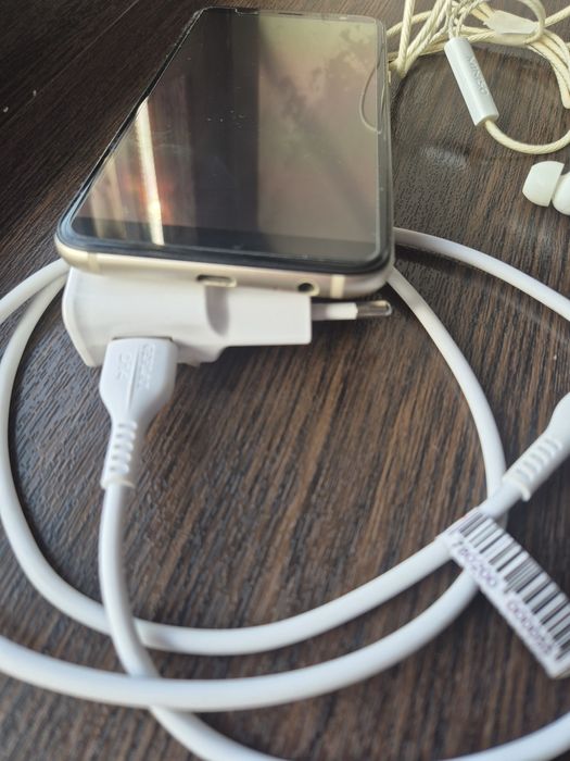 Продаю телефон б/у