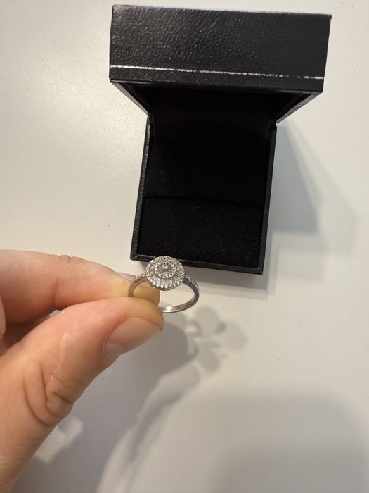 Vand inel cu diamante pretioase dama