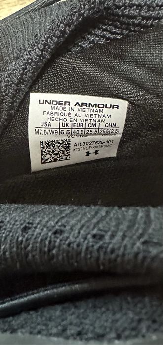Vand adidasi Under armour