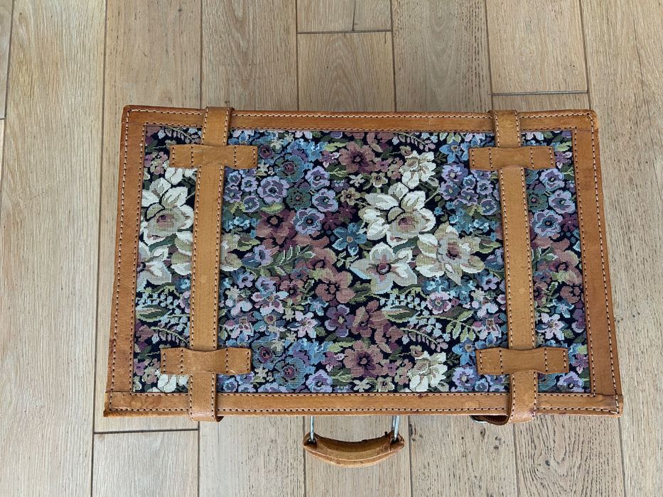 Винтидж куфар за ретро кола или декорация