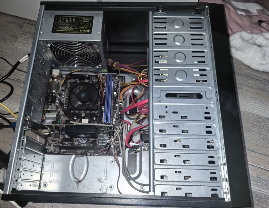 Настолен компютър 4-ядрен AMD, ddr3 8gb RAM