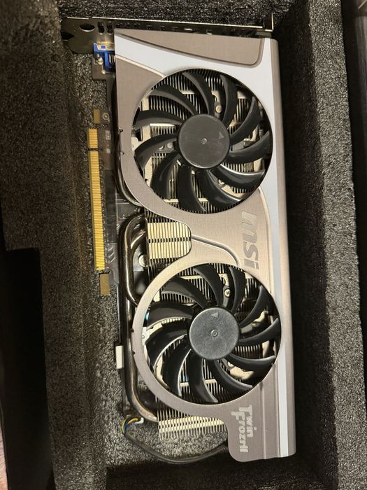 „Placă video MSI N560GTX-Ti Twin Frozr II/OC – funcțională, SH”
