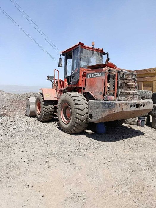 Продается фронтальный погрузчик DOOSAN SD300