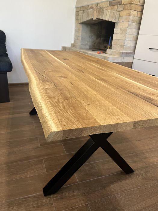Трапезна маса от масив- дъб с метални крака