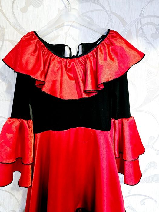 Продам  испанский костюм