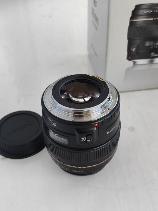 Объектив Canon EF 85 1,8